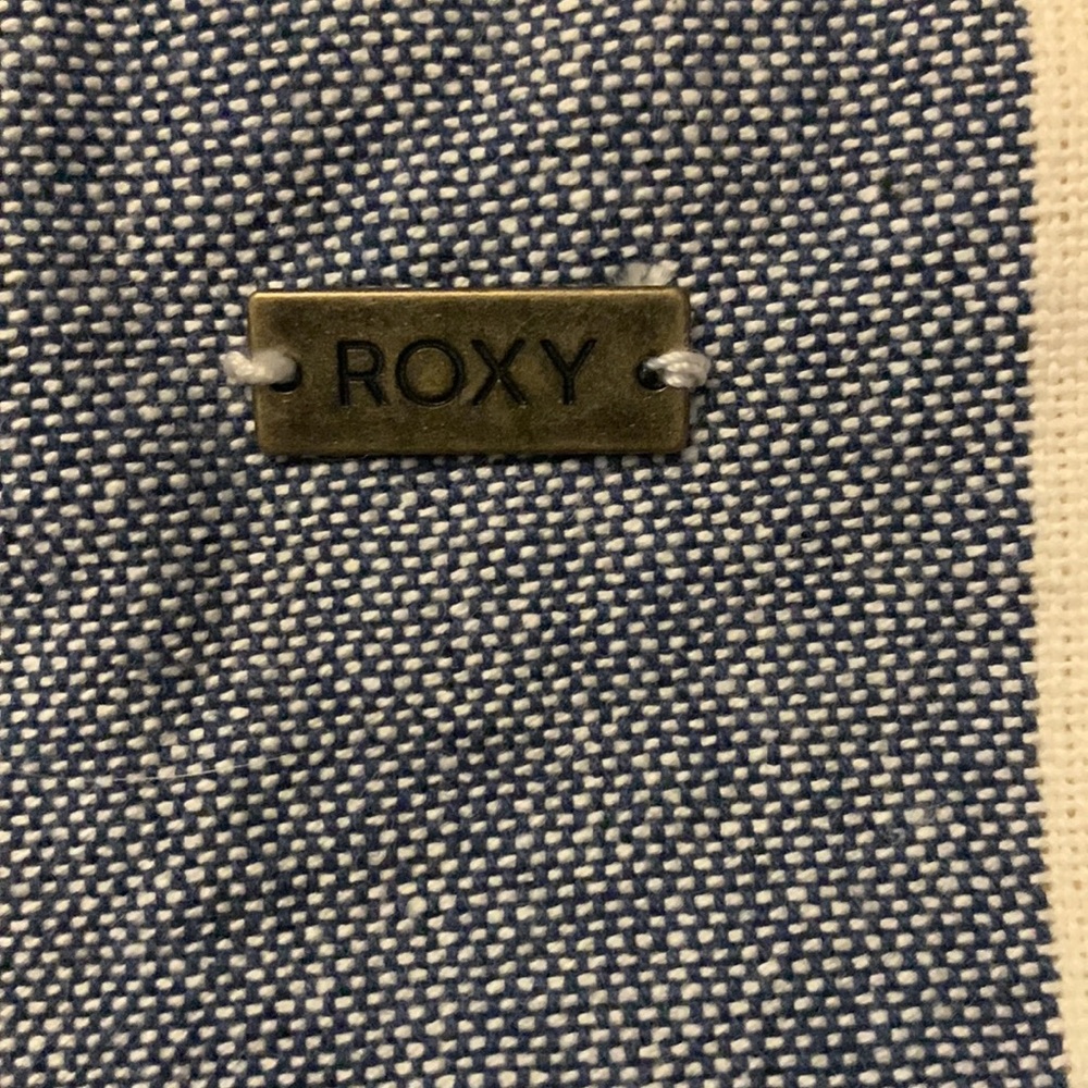 Used once Roxy crossbody. - Picture 3 of 8